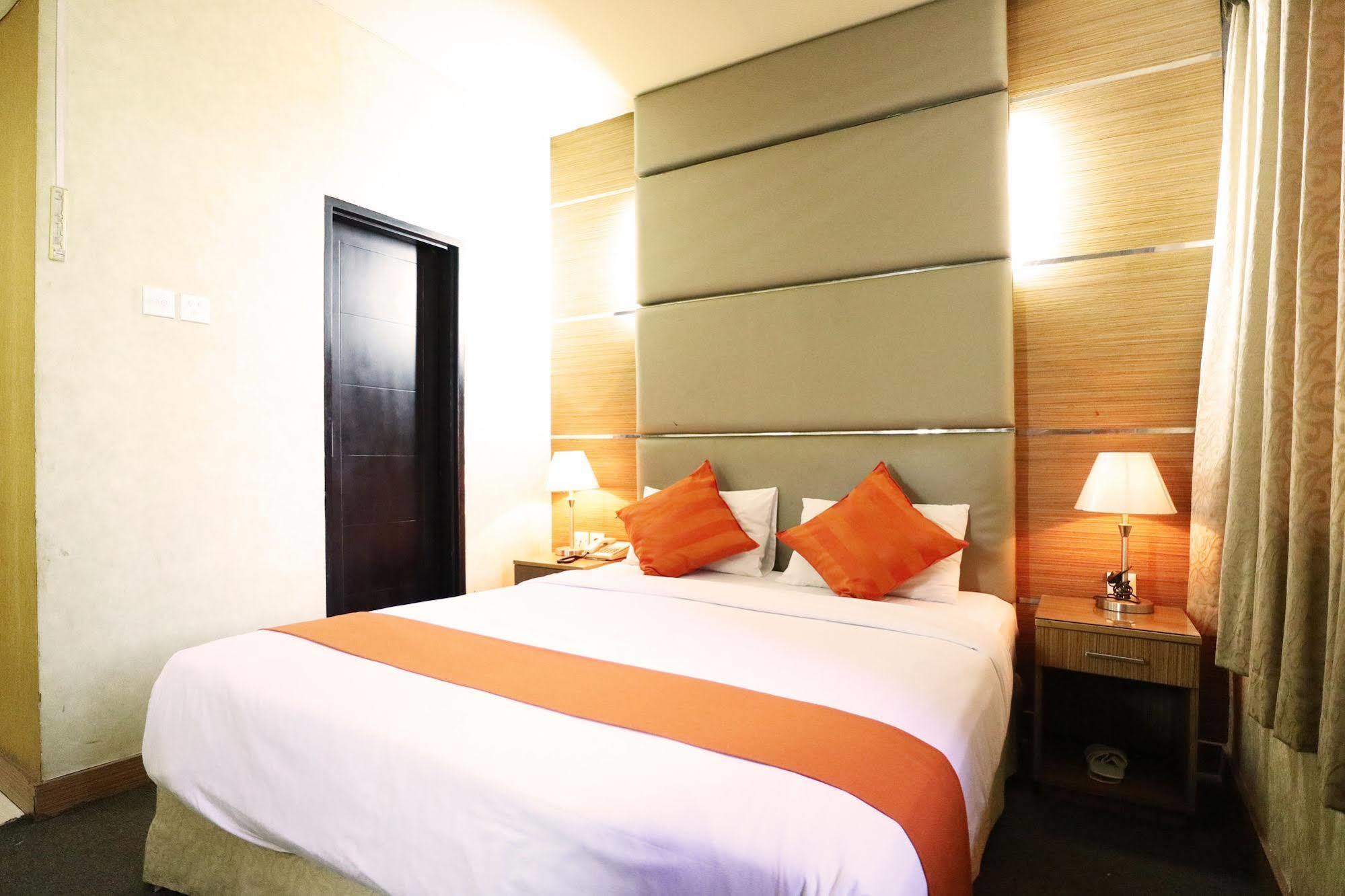 Mirah Hotel Jakarta Luaran gambar
